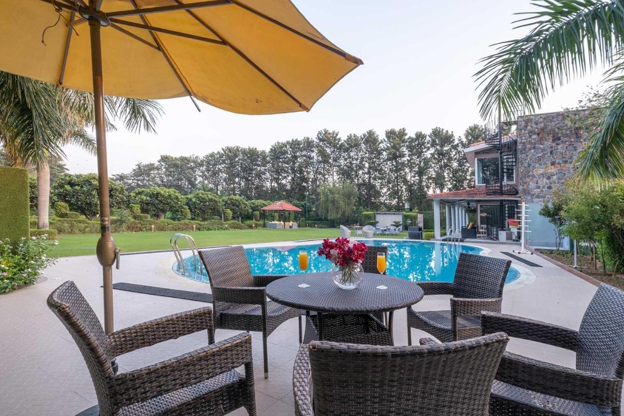 Stayvista At The Banyan Abode With Pool Table, Pet Friendly & Outdoor Pool Манесар Екстер'єр фото