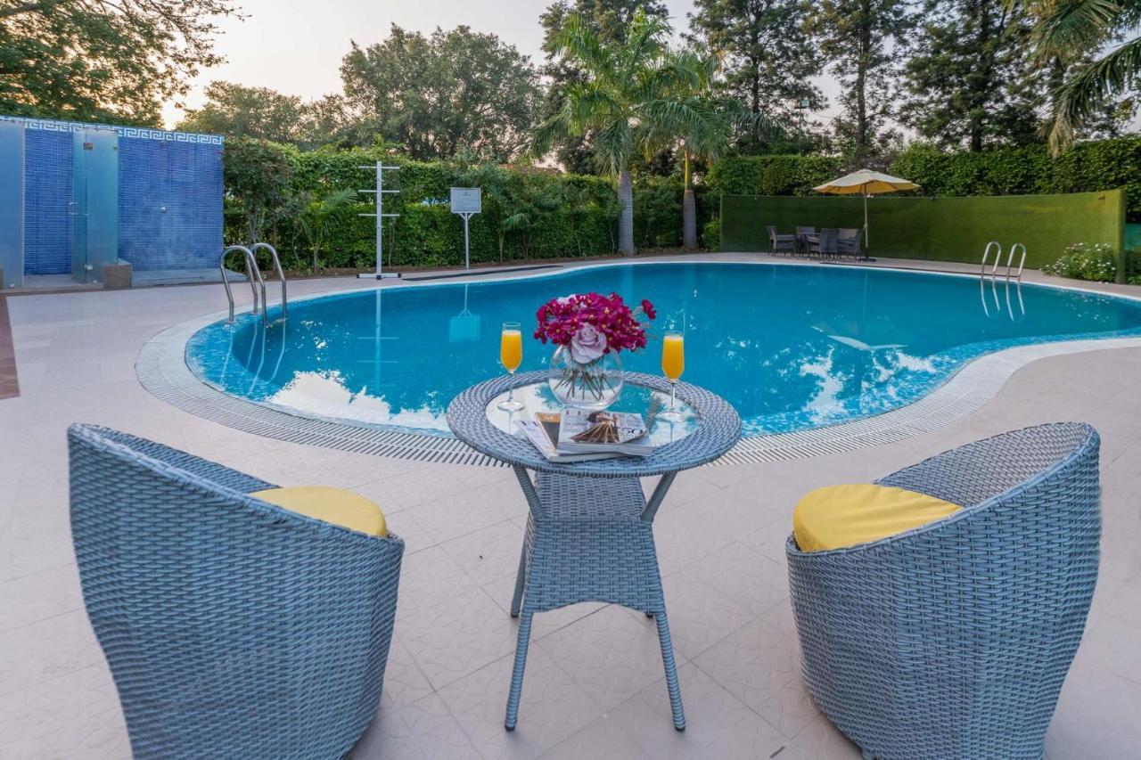 Stayvista At The Banyan Abode With Pool Table, Pet Friendly & Outdoor Pool Манесар Екстер'єр фото