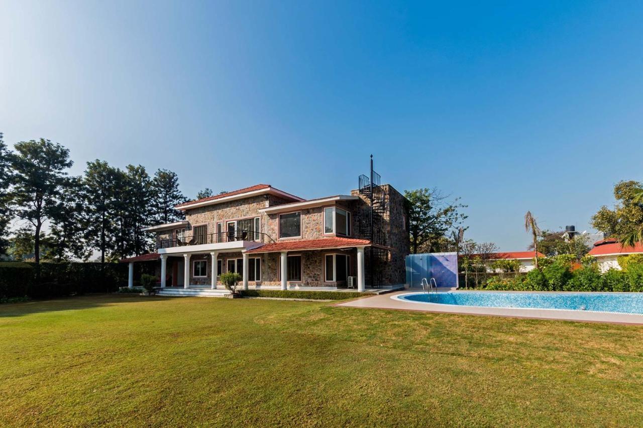 Stayvista At The Banyan Abode With Pool Table, Pet Friendly & Outdoor Pool Манесар Екстер'єр фото