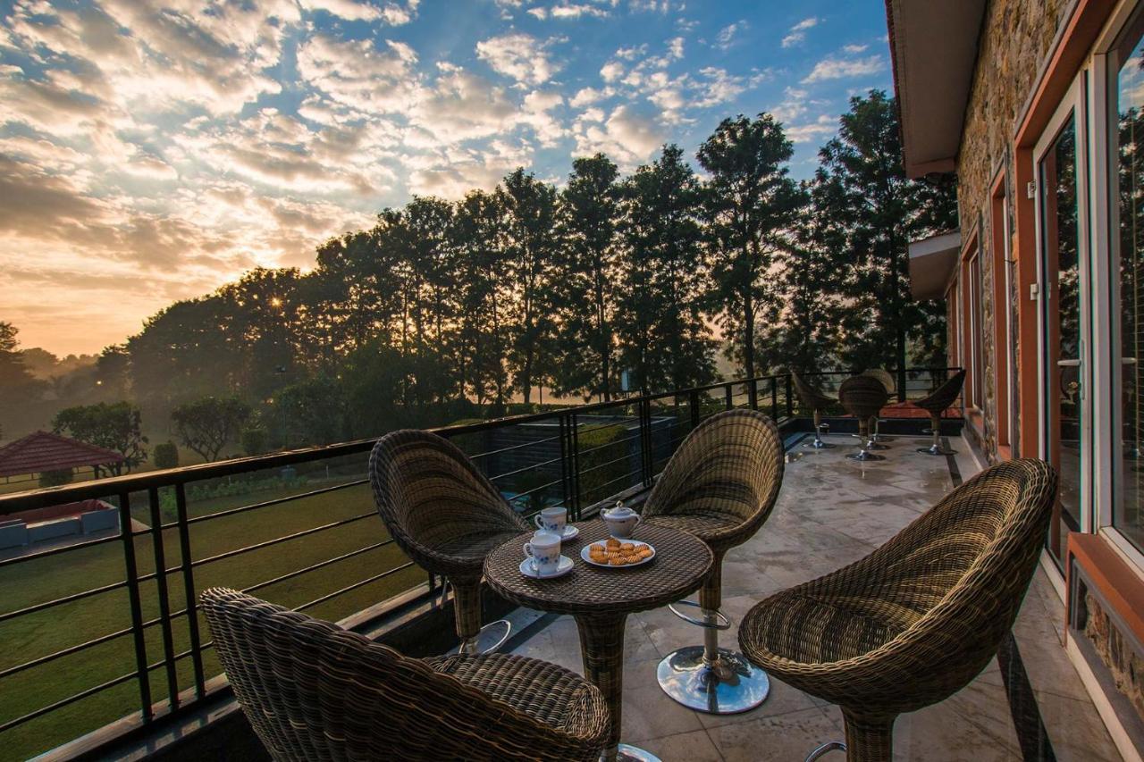 Stayvista At The Banyan Abode With Pool Table, Pet Friendly & Outdoor Pool Манесар Екстер'єр фото