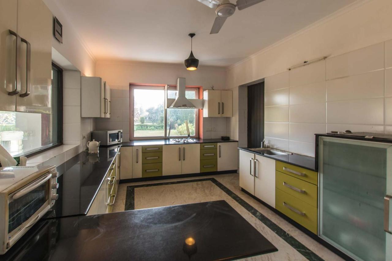 Stayvista At The Banyan Abode With Pool Table, Pet Friendly & Outdoor Pool Манесар Екстер'єр фото
